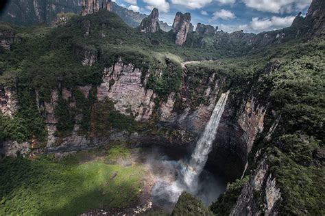 Panoráma stolových hôr (tepuy) vo Venezuele