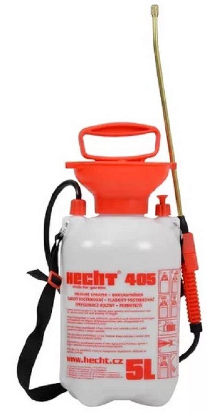 fotografia akumulátorového postrekovača HECHT 405 v akcii