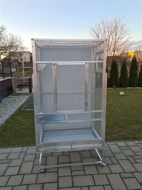 Schéma: Ideálne usporiadanie voliéry pre papagája senegalského