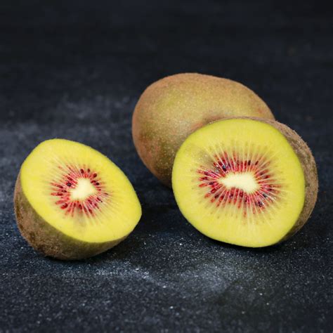 rozmanitosť plodov kiwi - veľké, mini, zlaté, červené