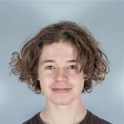 Ošúpané a nakrájané broskyne