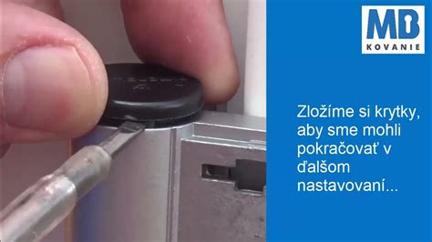 Fotografia nových plastových vchodových dverí v antracitovej farbe