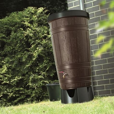 Infografika porovnávajúca nadzemné a podzemné sudy na dažďovú vodu