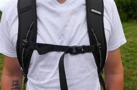 Schéma ergonomického nosného systému chrbtového postrekovača s polstrovanými popruhmi