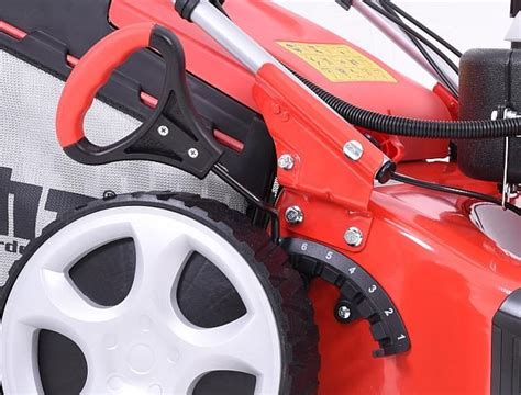 Infografika centrálneho nastavenia výšky kosenia a princípu mulčovania