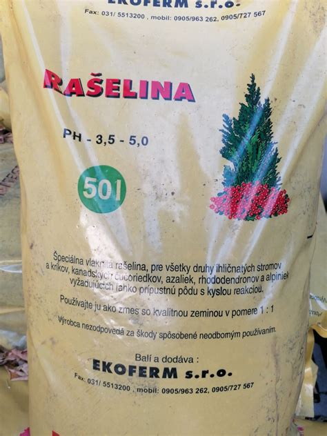 Schéma ideálneho zloženia pôdy pre čučoriedky: rašelina, piliny a piesok s vyznačeným optimálnym pH 3,5-4,5