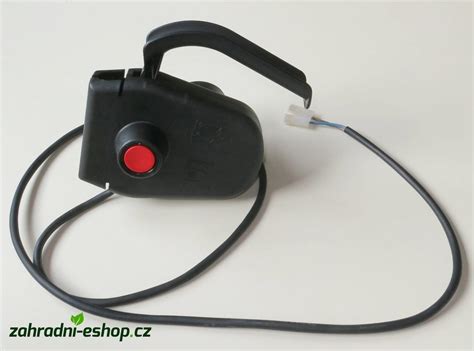 Schéma porovnania elektrických kosačiek: plastové šasi pre ľahkú manipuláciu vs. oceľové šasi pre veľké plochy.