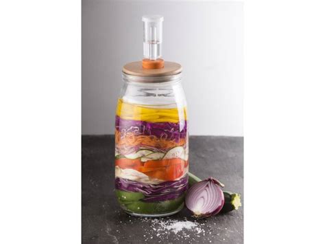 Fľaše s muštom pripravené na fermentáciu