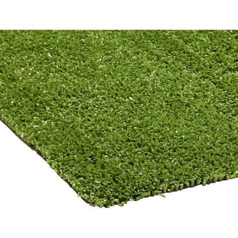 ilustračné foto: umelý trávnik pod okrúhlym bazénom