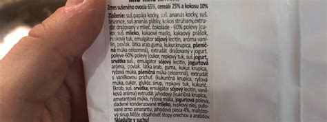 infografika porovnávajúca nutričné hodnoty čerstvého a sušeného ovocia