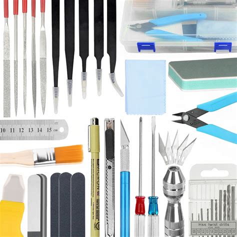 ilustrácia rôznych záhradníckych potrieb a nástrojov