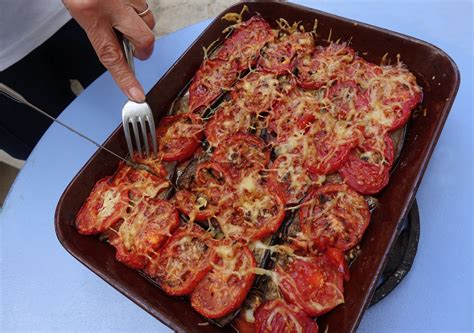 rozmanité jedlá pripravené z paradajok