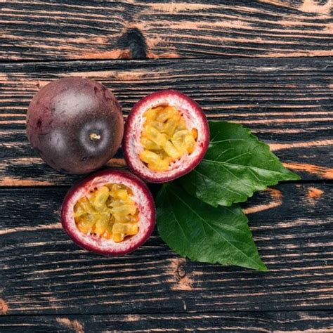 Porovnanie plodov rôznych druhov mučeniek: marakuja, granadilla a banánová mučenka