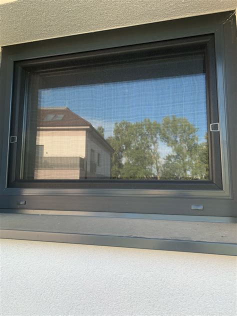 Detailná fotografia sieťky Marnet s jasne viditeľnými okami