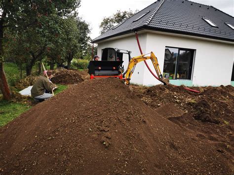 Schéma vrstvenia pôdneho profilu pred založením trávnika (orba, substrát, urovnanie)