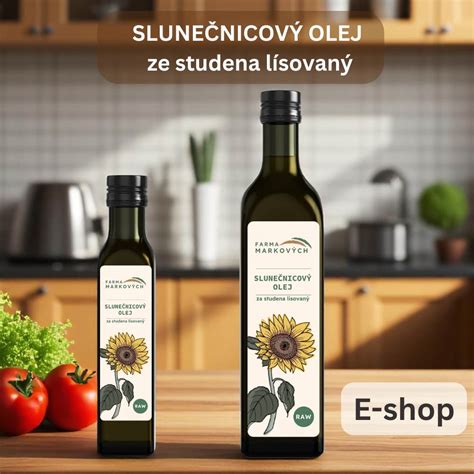 Fľaša kvalitného tekvicového oleja lisovaného za studena s tekvicovými semienkami