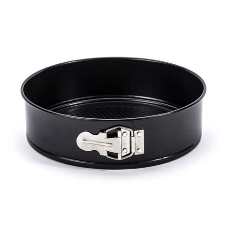 Tortová forma s pripraveným cestom na korpus