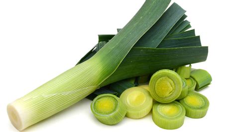 Zelenina pór na infografike s výživovými hodnotami