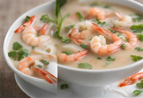 fotografia misky exotickej mungo polievky s kokosovým mliekom