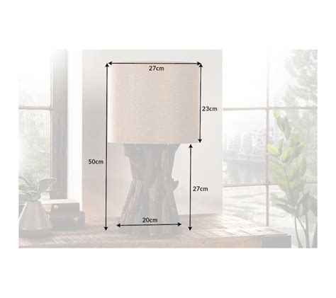 Detailný záber na stolnú lampu z prírodného konára s textilným tienidlom v obývacej izbe