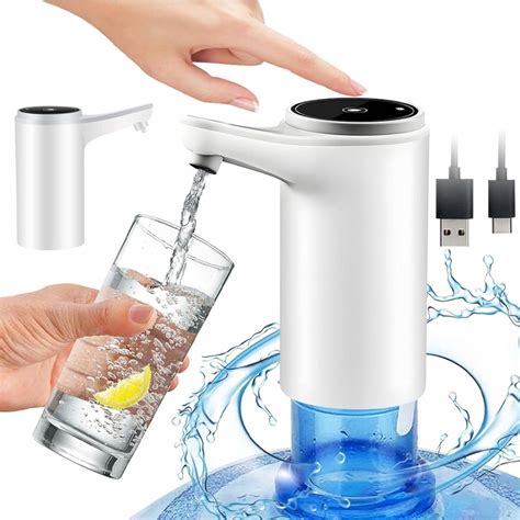 Schéma moderného skleníka s automatizovaným zavlažovaním, LED osvetlením a systémom recyklácie vody.