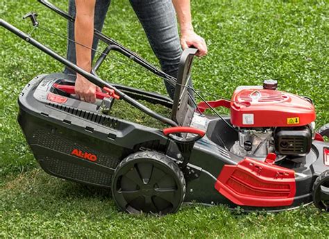 Schéma technických prvkov kosačky AL-KO (ergonomická rukoväť, výškové nastavenie, aerodynamické teleso)