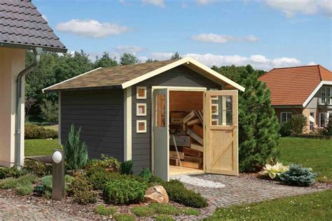 Nákresy alebo fotografie rôznych typov základov pre záhradné domčeky