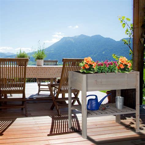 Tematické foto: Vyvýšený záhon s integrovaným úložným priestorom