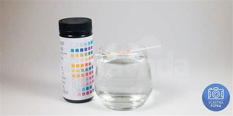 fotografia domáceho testu na meranie koncentrácie dusičnanov vo vode