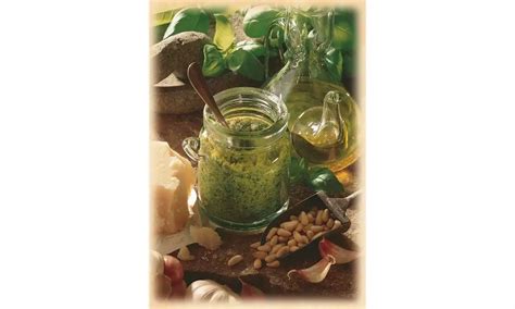 ukážka pohára s cesnakom zaliatym olejom