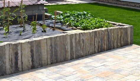 Príklady rôznych typov palisád v záhrade