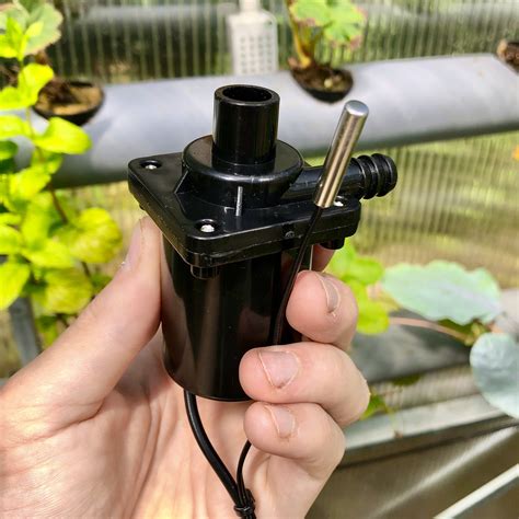 Sada základných hydroponických komponentov (živný roztok, pH meter, kvetináč)