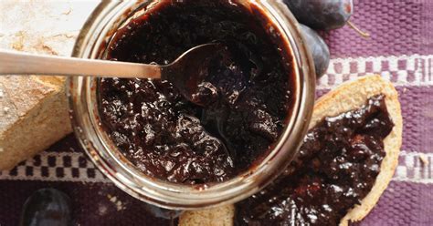 Foto slivkového lekváru s badiánom