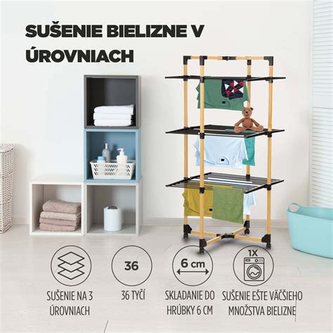 Vetvy konope zavesené na sušenie v tmavej miestnosti