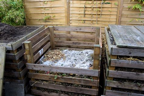 Detailná fotografia kvalitnej pôdnej zmesi s kompostom a pridaným dreveným popolom