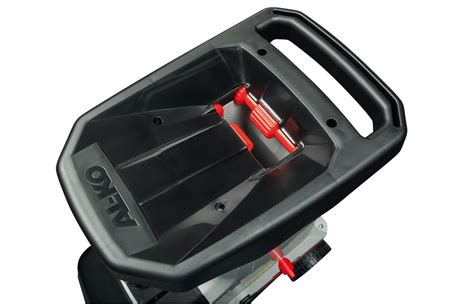 Detailný záber na ovládací panel a plniaci lievik drviča AL-KO Easy Crush LH 2800