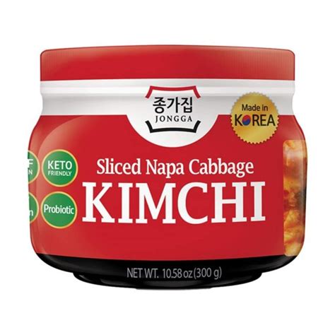 Kimchi z napa kapusty v tradičnej kórejskej miske