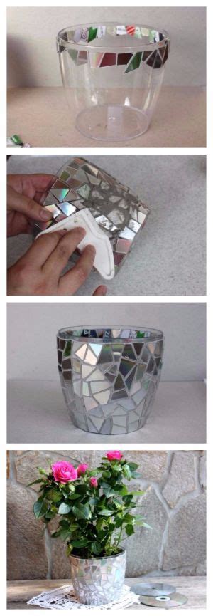 Črepník s cyklámenom na podnose s kamienkami a vodou