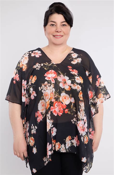 Fotografia rozkvitnutého kosatca nemeckého s veľkými fialovo-žltými kvetmi