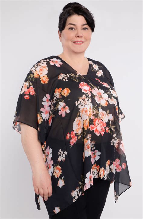 Fotografia rozkvitnutého kosatca japonského s veľkými, výrazne sfarbenými kvetmi