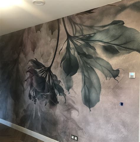 detailný záber na kvet kaktusovej georgíny s typickými špicatými lupienkami