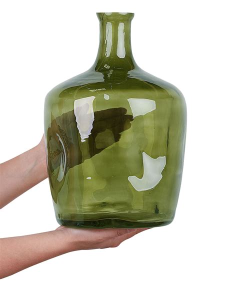 ručne vyrobená váza z recyklovaného materiálu