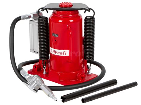 Rôzne typy vinárskych lisov - skrutkový, hydraulický a pneumatický