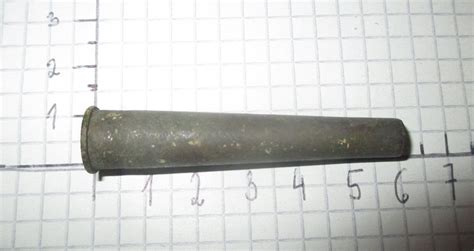 Porovnanie rezov živého plota: správny kónický tvar verzus nesprávny obdĺžnikový rez