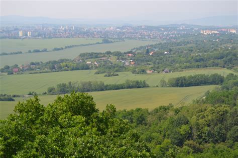 Panoramatický výhľad na Levice a okolitú krajinu z Krížneho vrchu