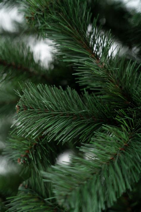 Ilustračná fotografia umelého vianočného stromčeka Jedľa Super Lux s detailmi vetvičiek.