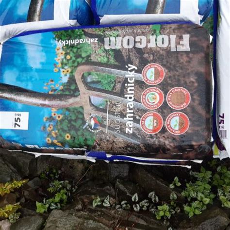 Ilustračné foto vreca s trávnikovým substrátom Florcom