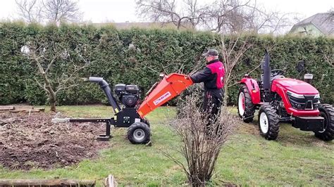 Schéma rozdielov medzi nožovým a valcovým drvičom konárov, s ukážkami spracovaného materiálu