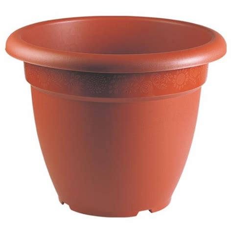 ilustrácia porovnávajúca plastový a hlinený kvetináč