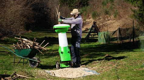 ilustračné foto benzínového záhradného drviča